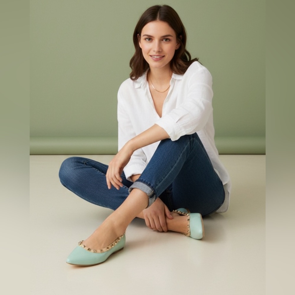 Cute Rockstud Flats. - Picture 3 of 7